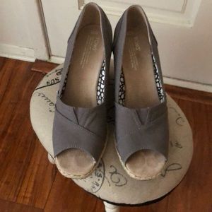 Open toe TOMS